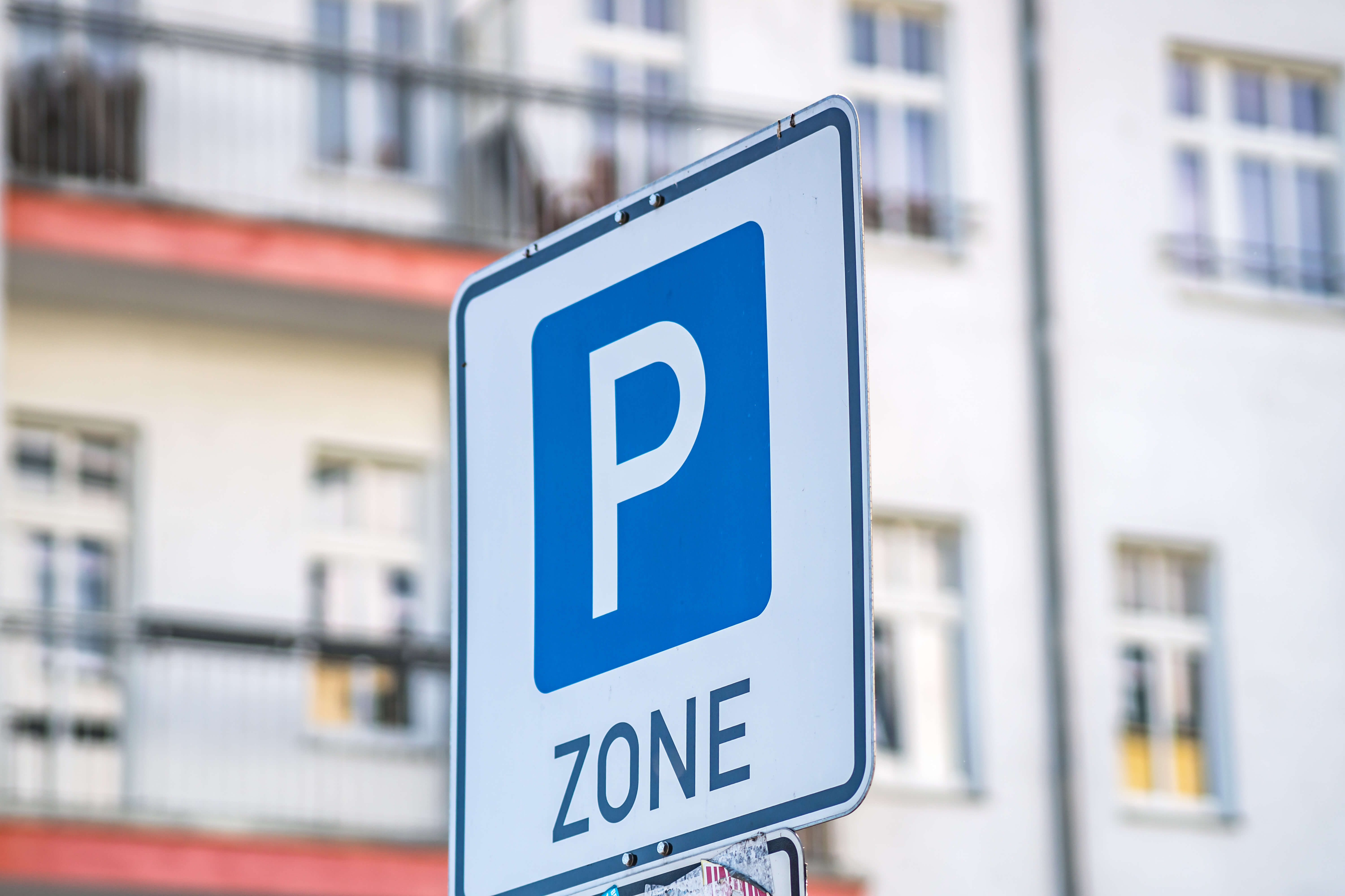 A díjszabás kerületenként eltérhet, és befolyásolja azt a parkolási zóna besorolása is.