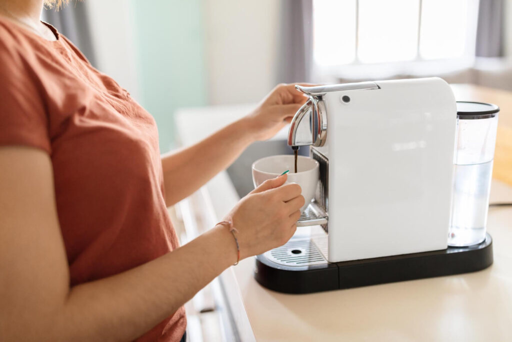 Vannak kifejezetten utazáshoz készült, kis méretű kapszulás gépek.