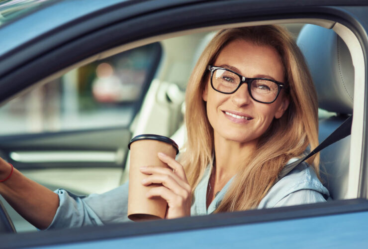 A multifokális szemüveg ideális választás azok számára, akik kényelmes, többfunkciós látáskorrekciós megoldást keresnek.